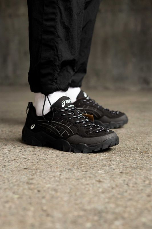 Asics GEL-Pickax Black v2